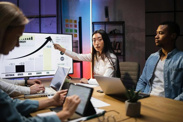 How to Utilize Social Media Analytics to Drive Sales for UK Retail Businesses?